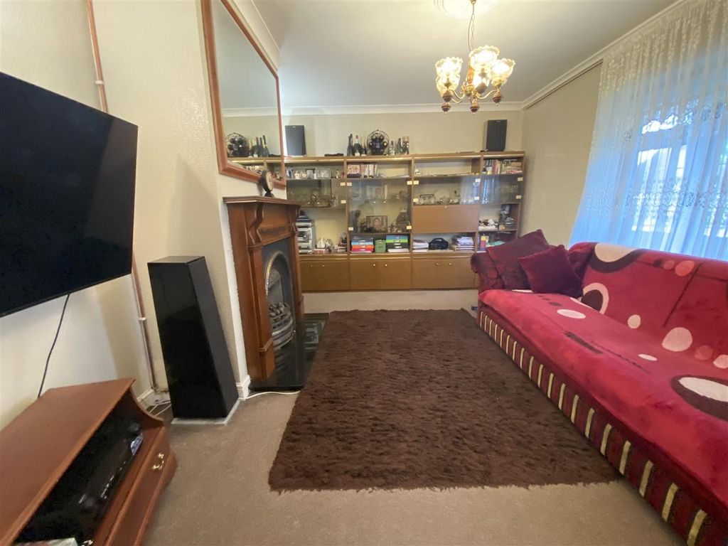Additional image 5 of 4 bed semi-detached house for saleWood Lane, Dagenham RM8