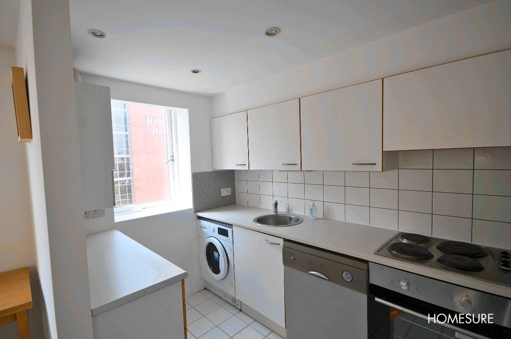 Property photo 3 of 7 Kitchen