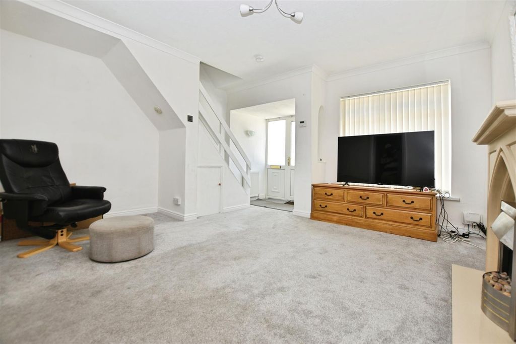 Property photo 3 of 10 Lounge