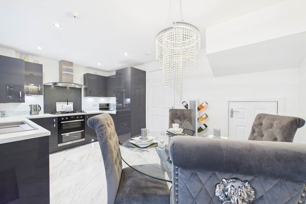 Property photo 2 of 29