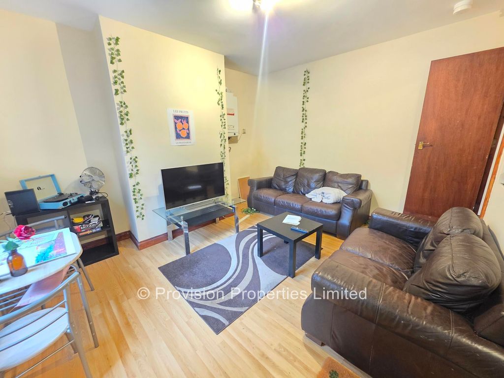 Property photo 1 of 9 Photo