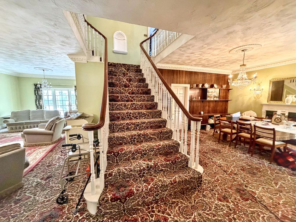 Property photo 2 of 37