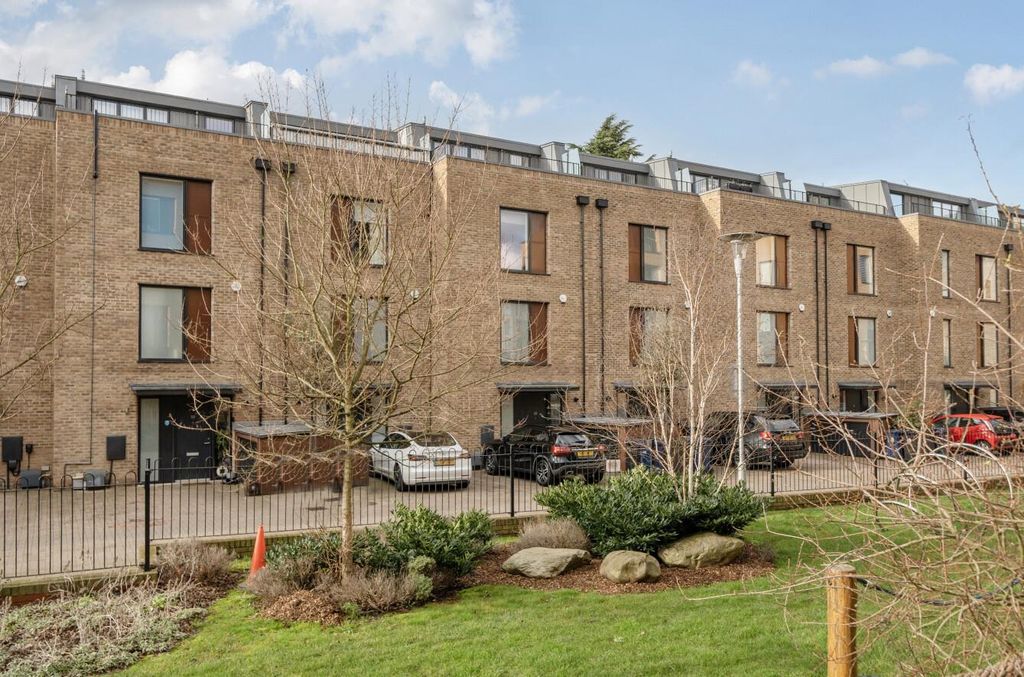 Property photo 1 of 21 1402270-1-696F7E41Ddb8d.Jpg