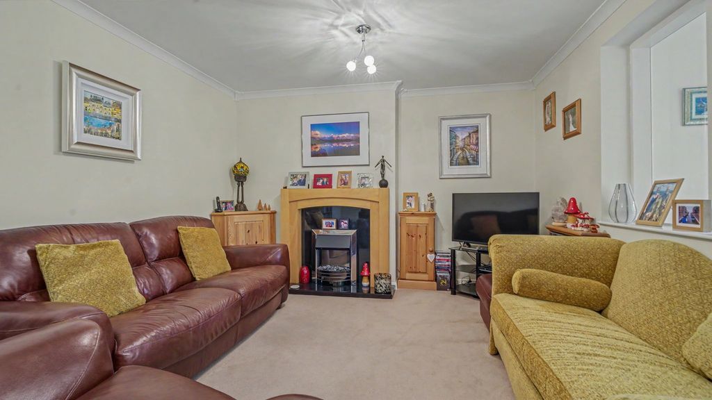 Property photo 2 of 27