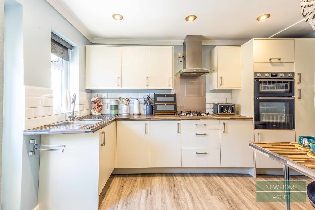 Property photo 3 of 24 Photo 9