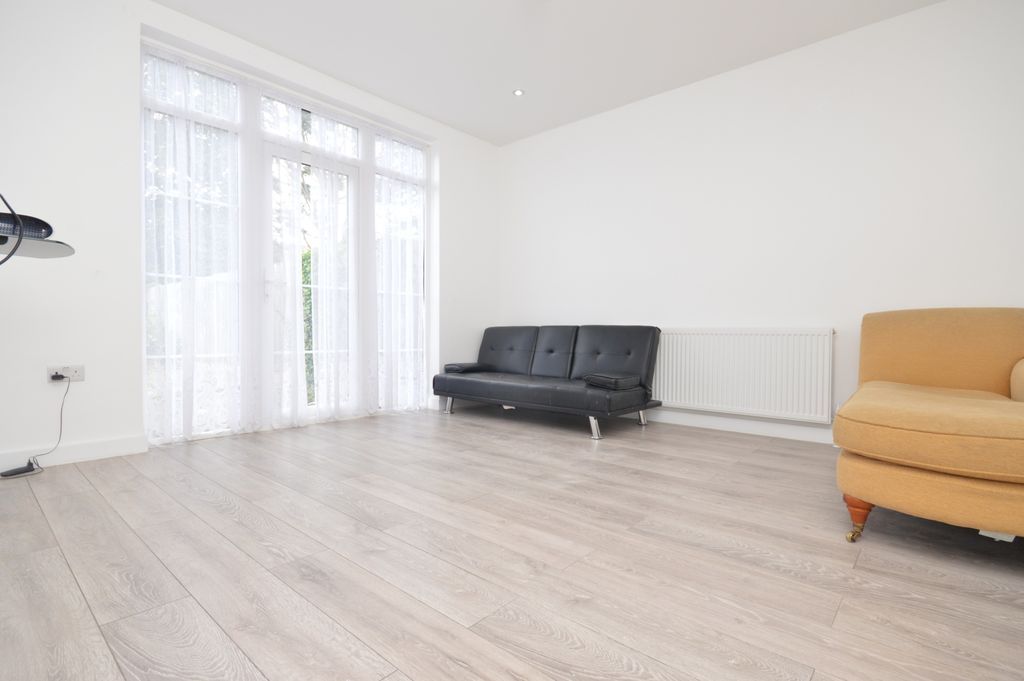Property photo 1 of 17 4 Bedroom Semi-Detached House To Rent