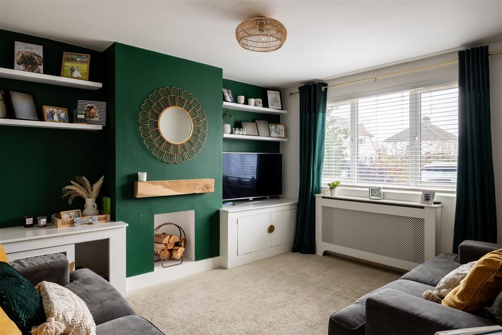 Property photo 2 of 19