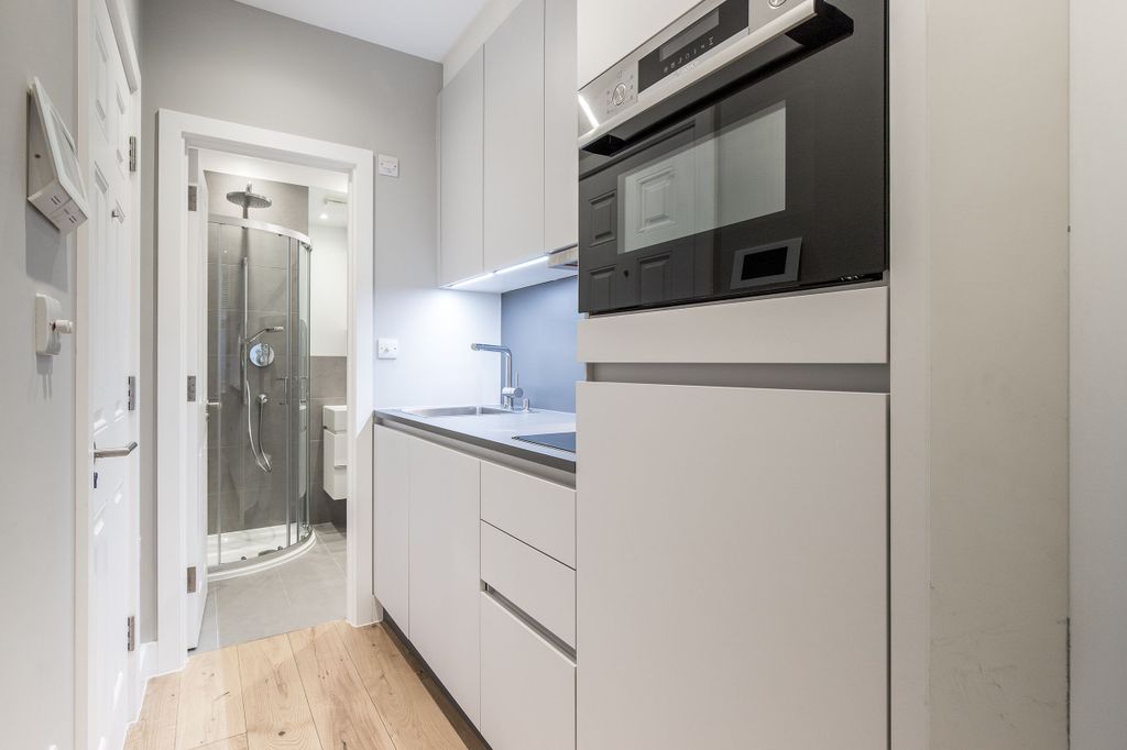 Property photo 1 of 20 Bedroom