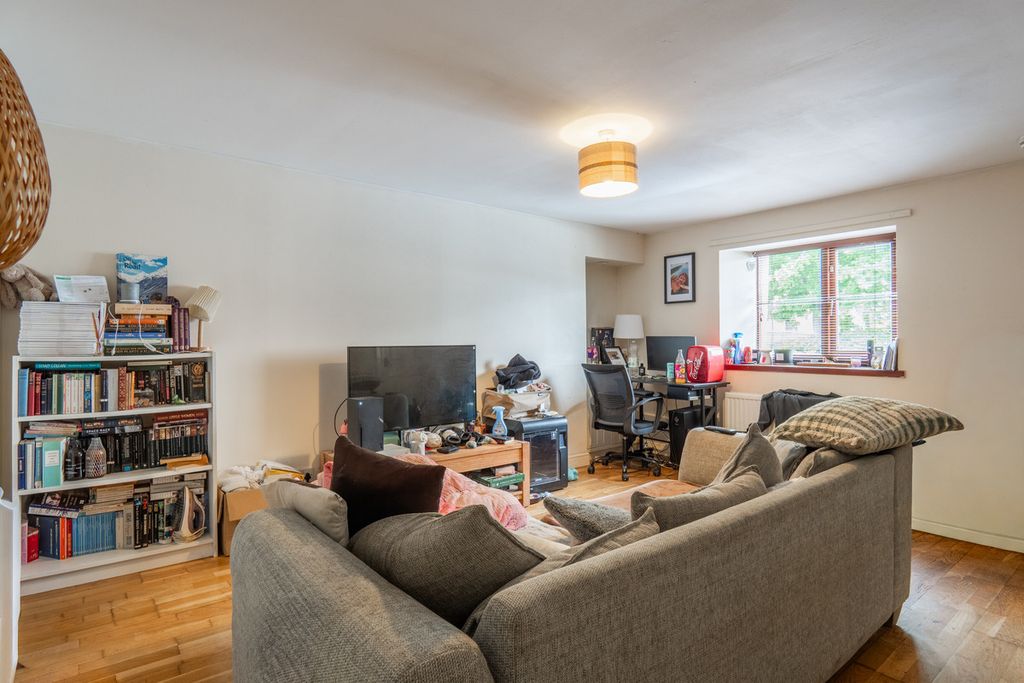Property photo 2 of 31
