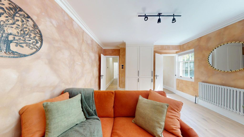 Property photo 1 of 22 Living Room