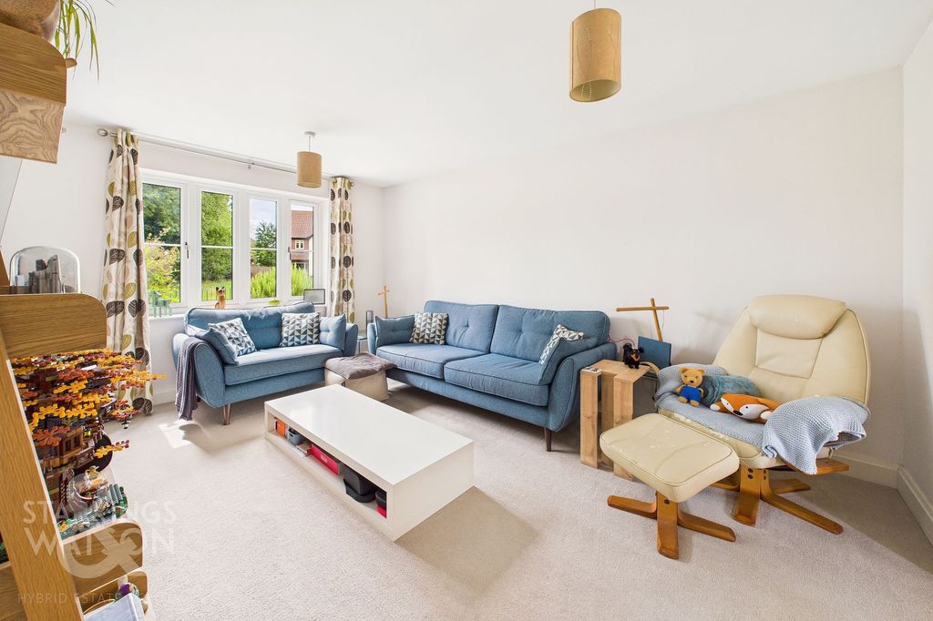 Property photo 2 of 27