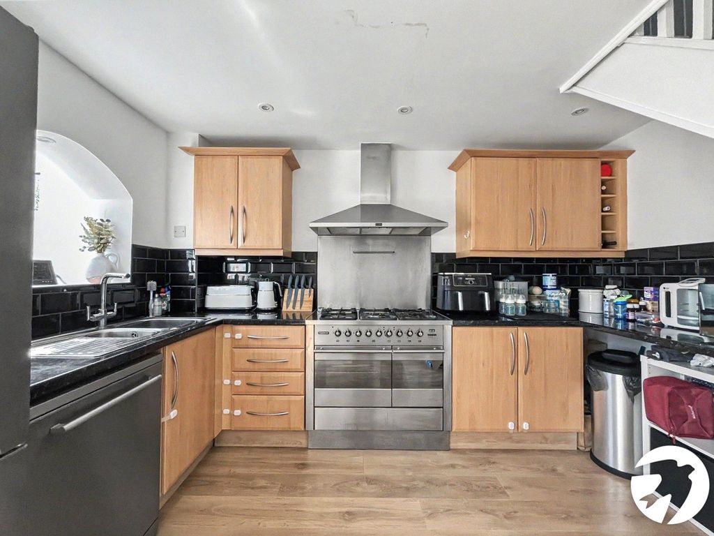 Property photo 3 of 16 Picture No. 23