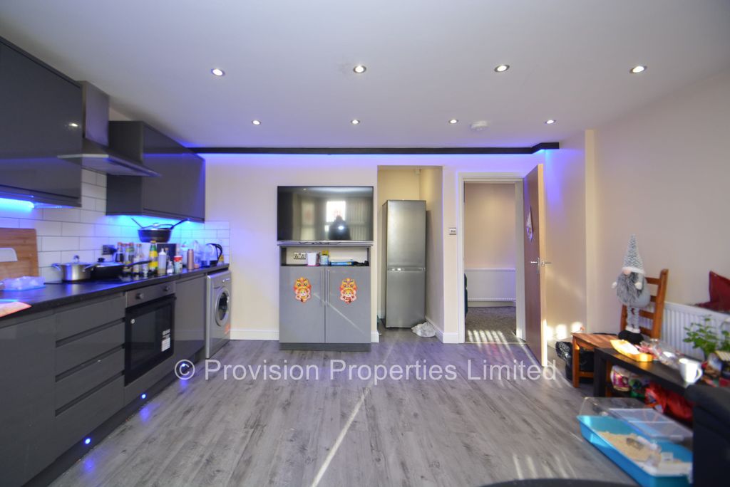 Property photo 3 of 9 Photo