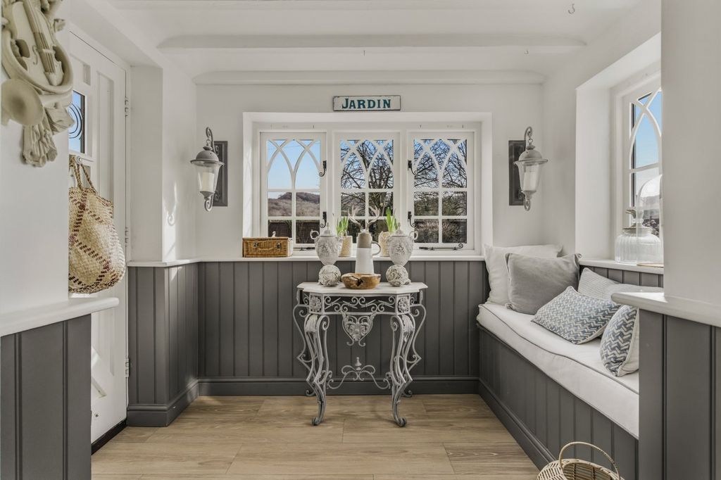 Property photo 3 of 25