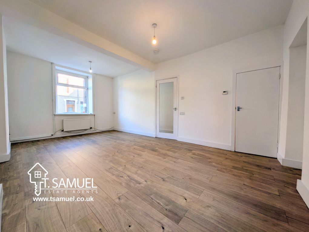 Property photo 3 of 22 Living Room