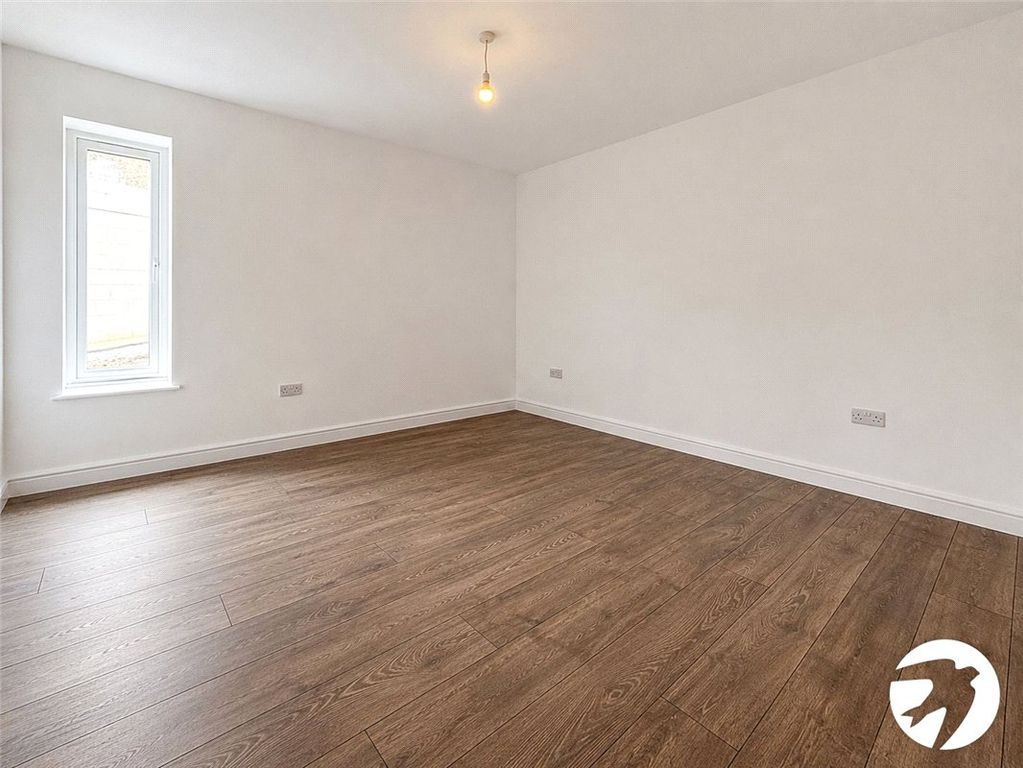 Property photo 3 of 5 Picture No. 10