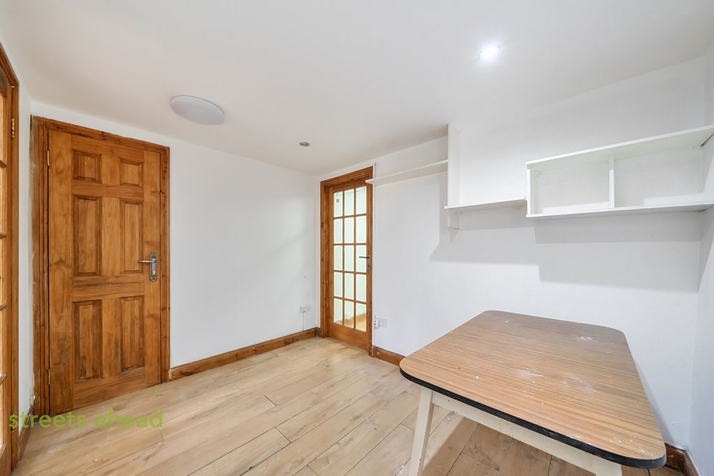 Property photo 2 of 15 1839ce5E-4430-4d5...