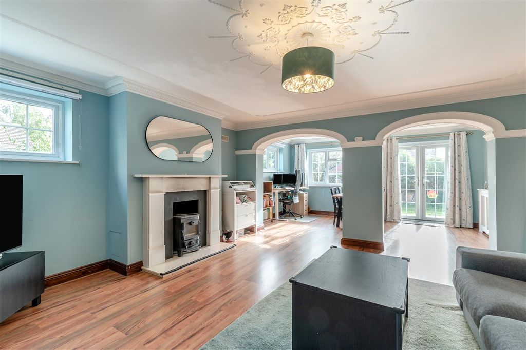 Property photo 2 of 19 8703167-Interior05.Jpg