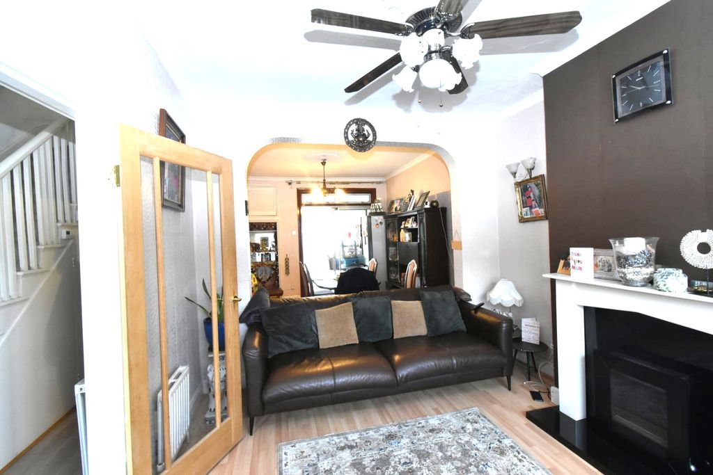 Property photo 2 of 9