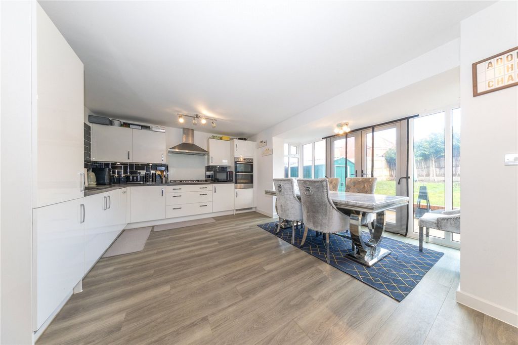 Property photo 3 of 32 Picture No. 35