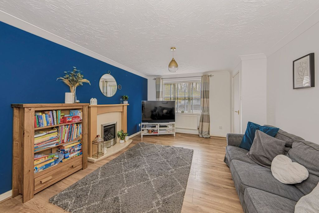 Property photo 2 of 21