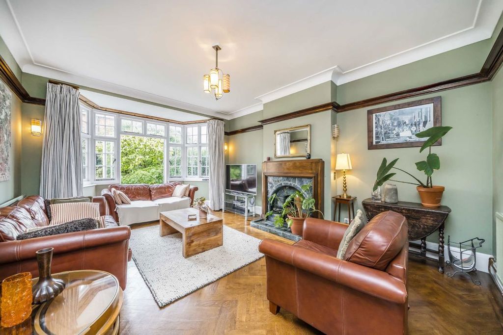 Property photo 2 of 19