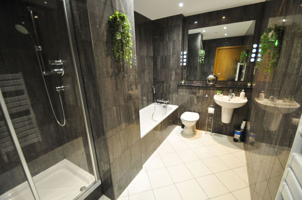 Property photo 2 of 47