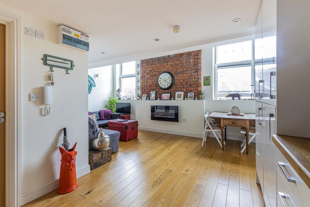 Property photo 3 of 10 The Lansdowne 5-4.Jpg