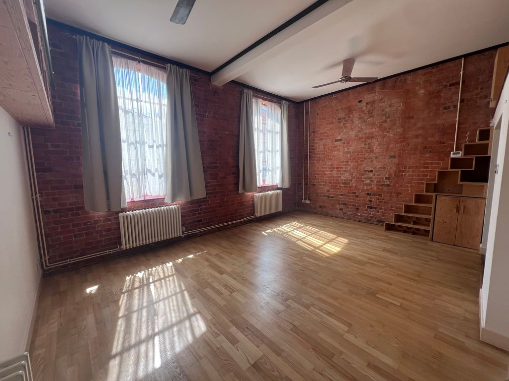 Property photo 3 of 9 Living Room