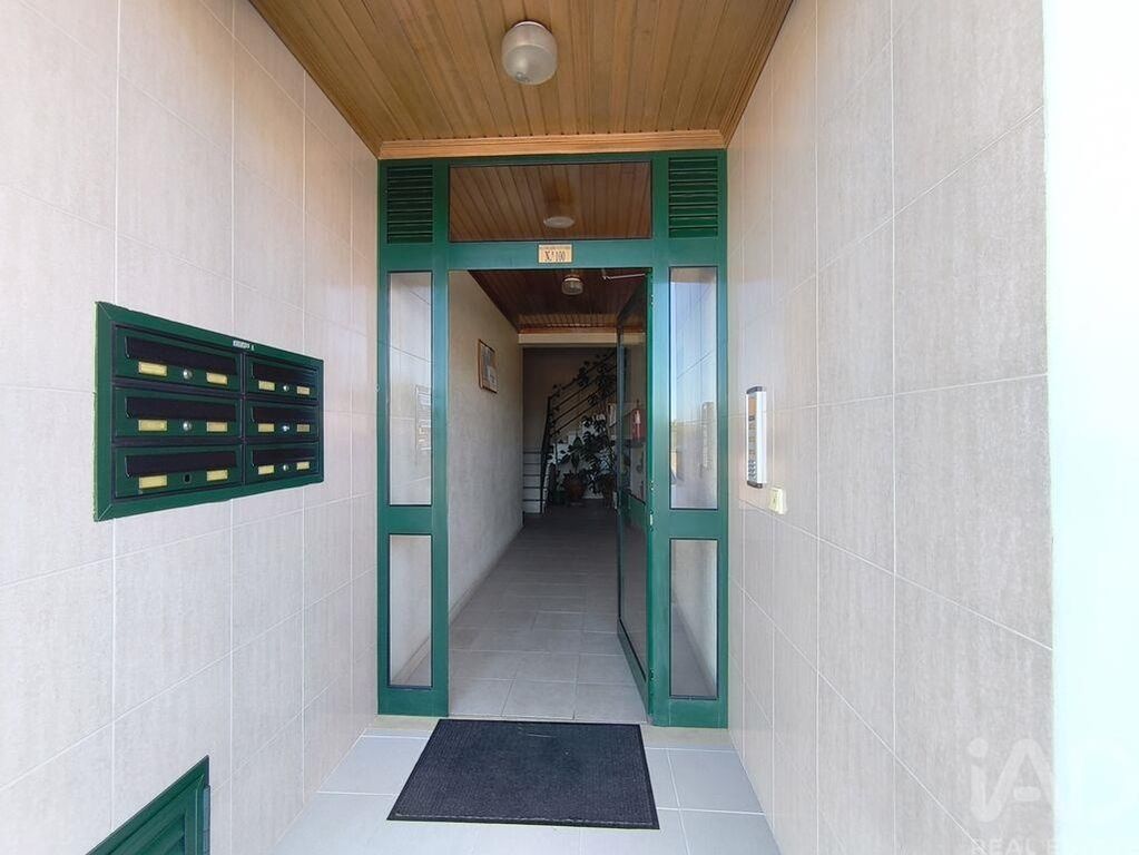 Property photo 2 of 35