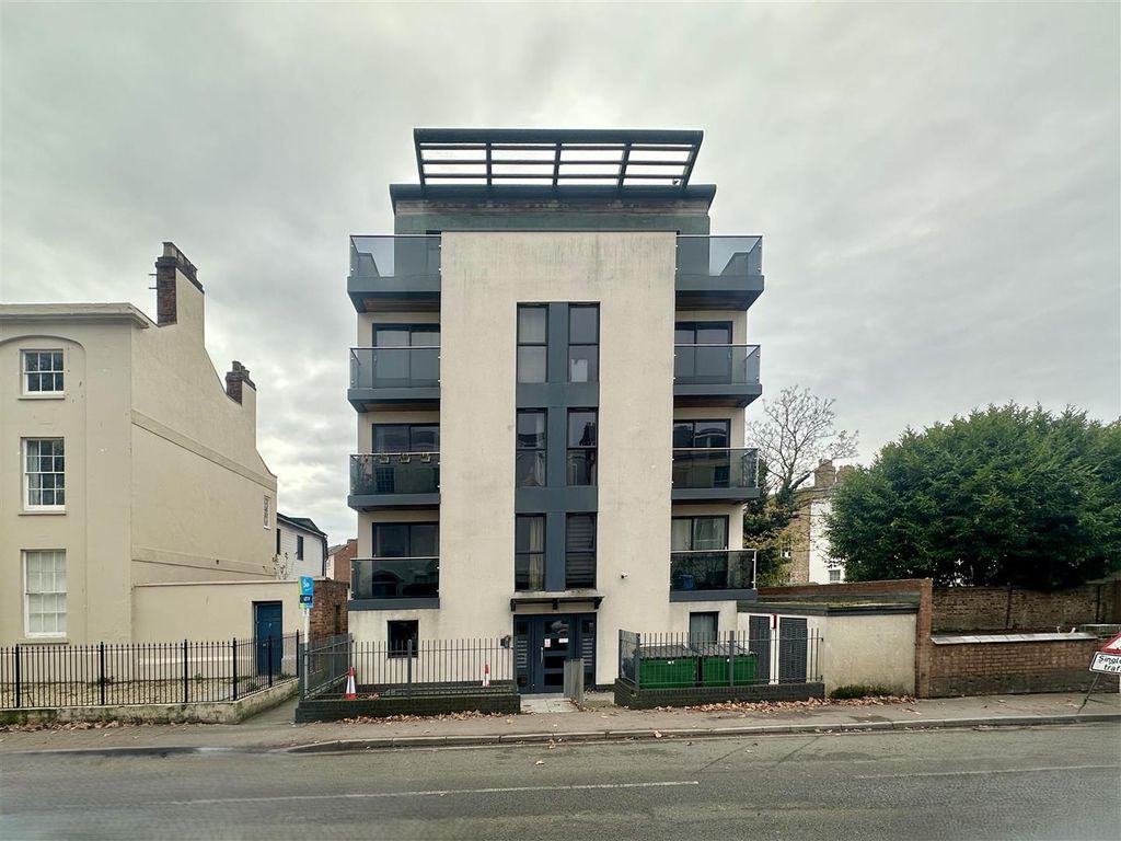 Property photo 1 of 8