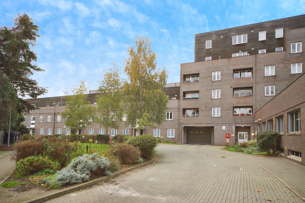 Property photo 2 of 20