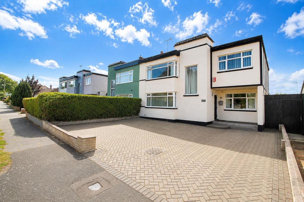 Property photo 1 of 26 2F9Ab83B-5Abc-4025-A3A9-33F27Bb778c5.Png