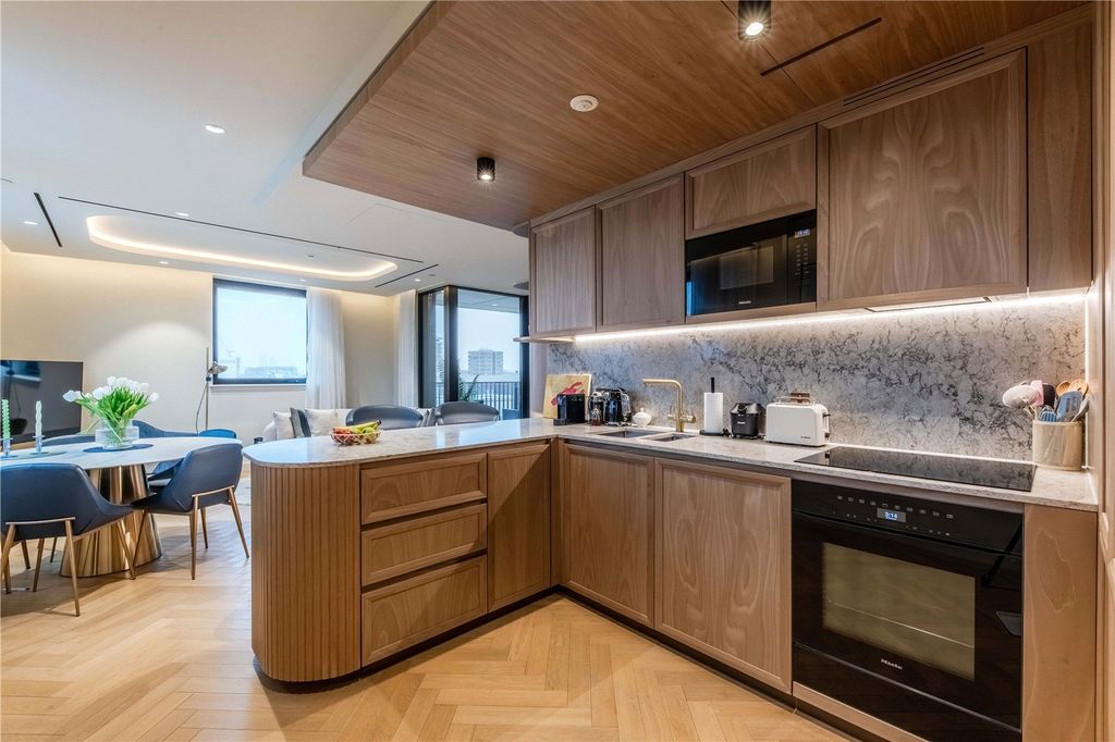 Property photo 3 of 10 Kitchen