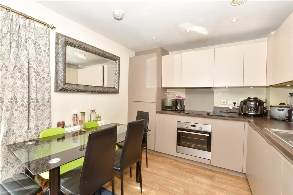 Property photo 3 of 7 Kitchen/Lounge