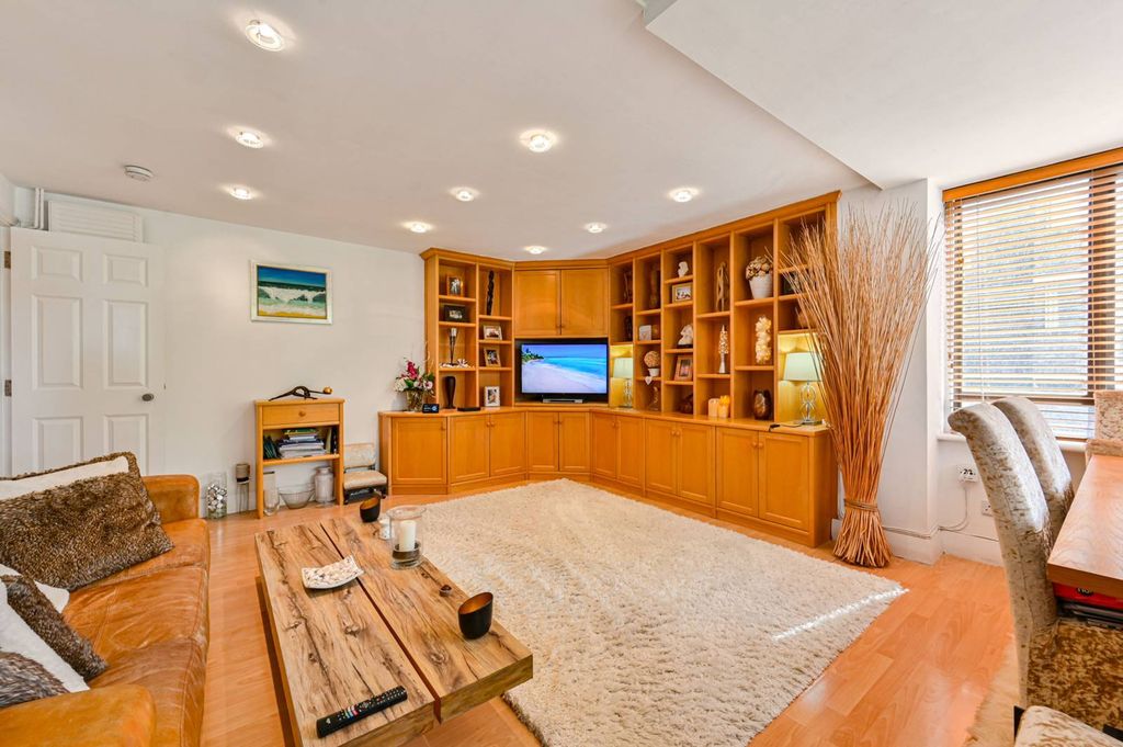 Property photo 3 of 14