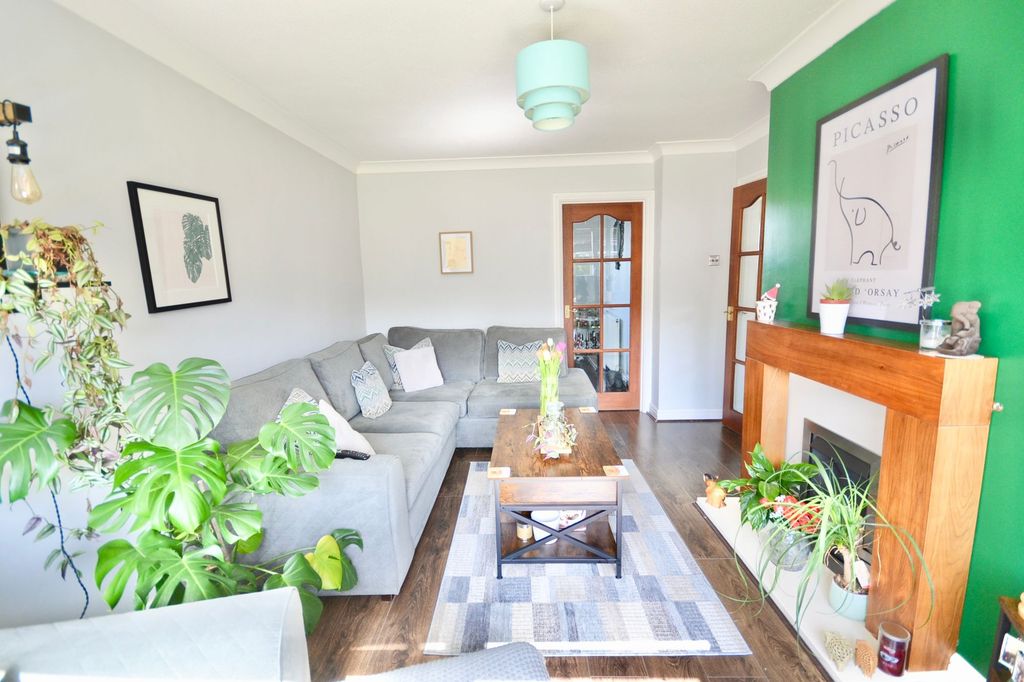 Property photo 2 of 27