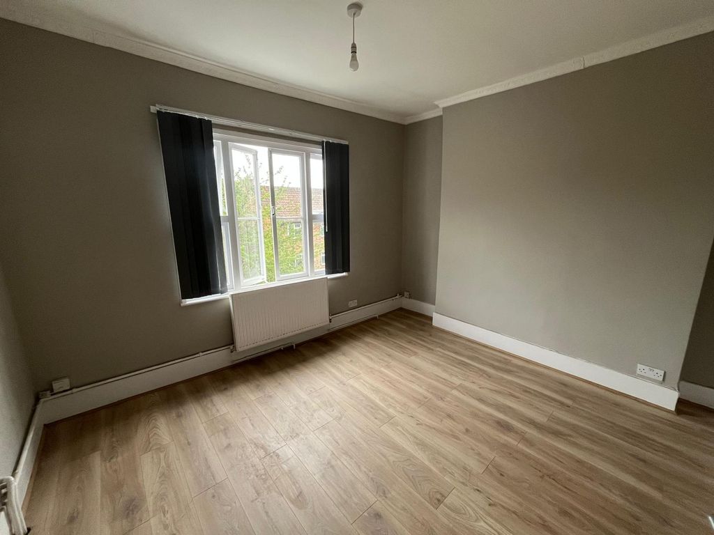 Property photo 2 of 4 E841A432-3c31-41Be-A8ee-Ae7Cb5562Ad3