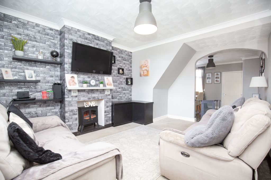Property photo 2 of 19 0F9B8c80-7c5B-4Ec3-963E-1Ab43B49A603