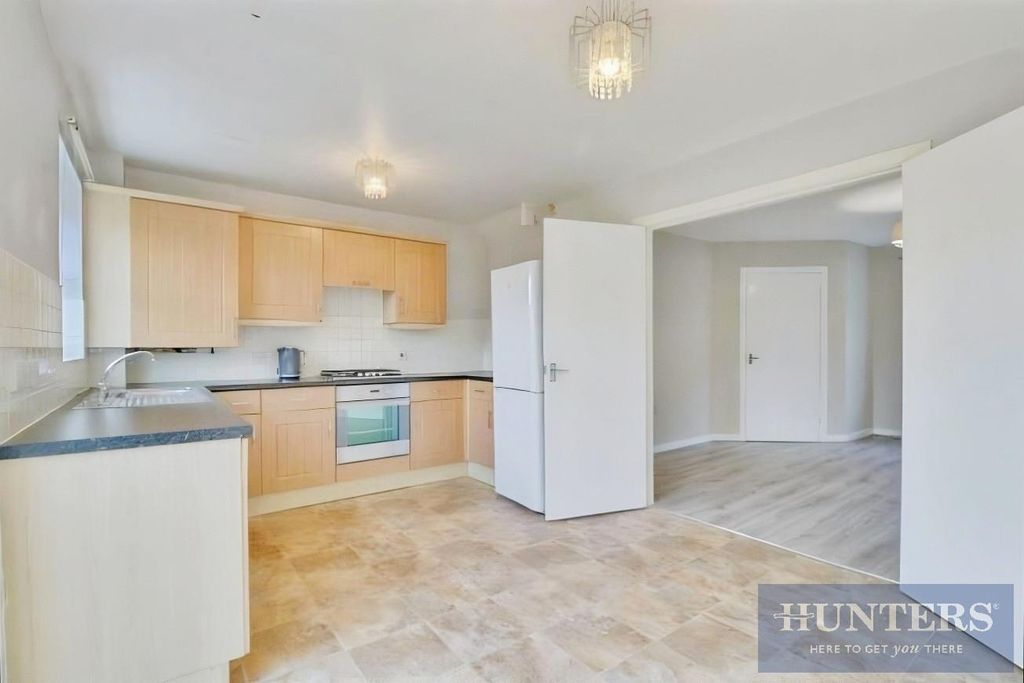 Property photo 2 of 12 4Abb49A0-7095_LHR150238_L_Img_04_0000_Max_656x437.