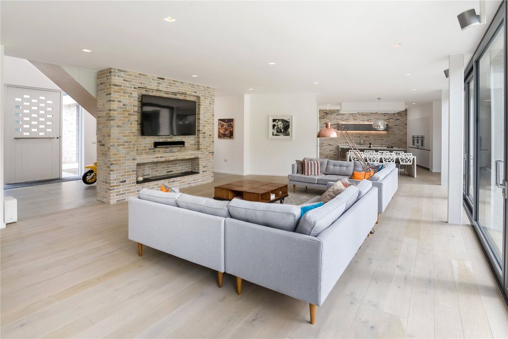 Property photo 2 of 16 Family Room