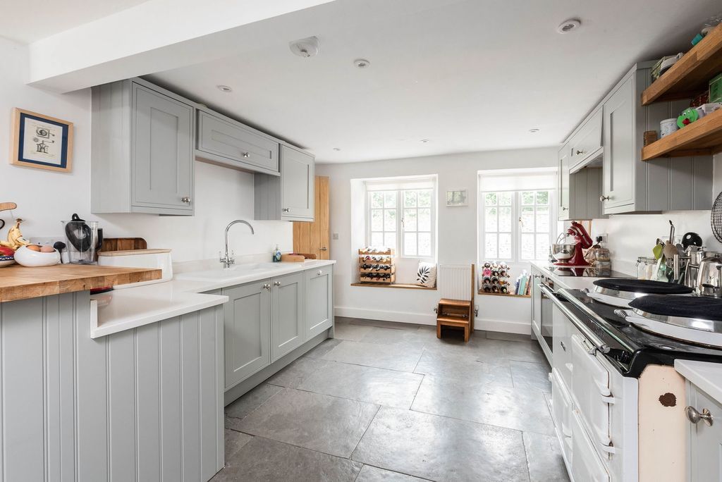 Property photo 3 of 15 Kitchen