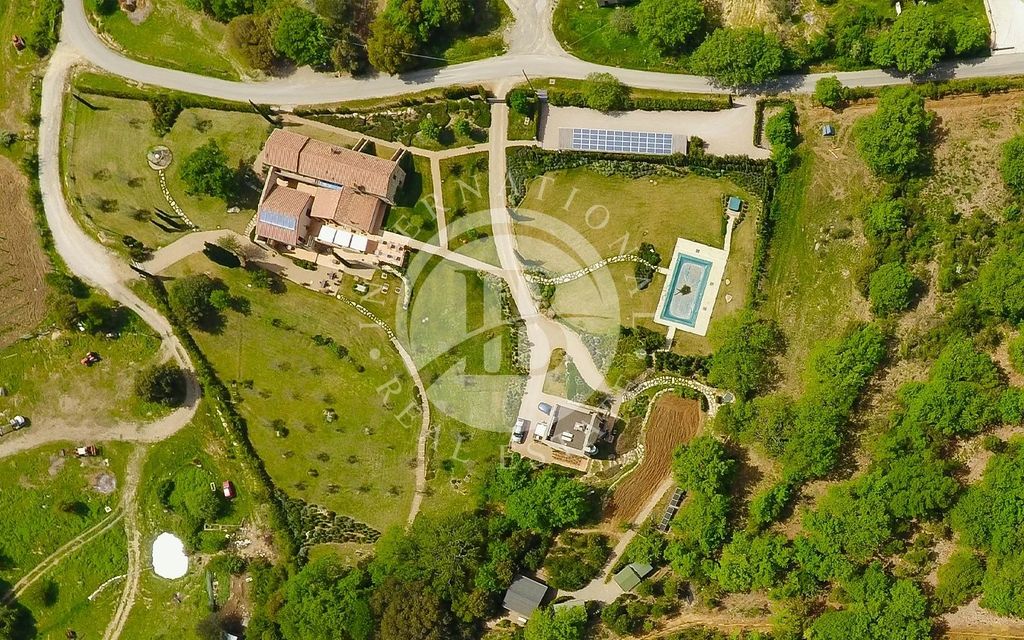 Property photo 2 of 24