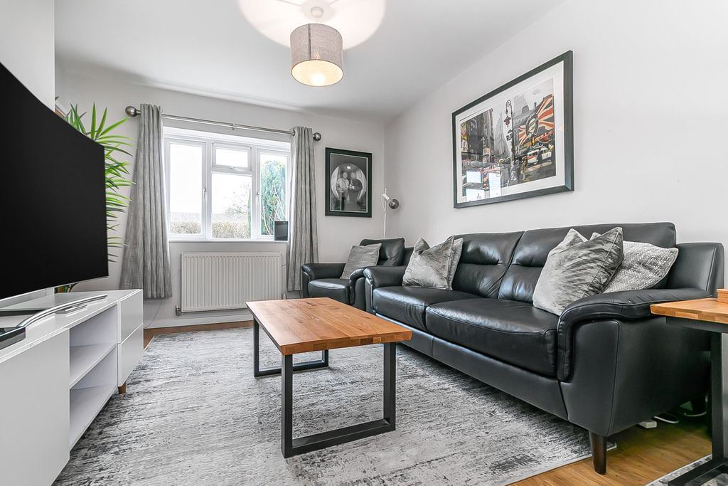 Property photo 3 of 18