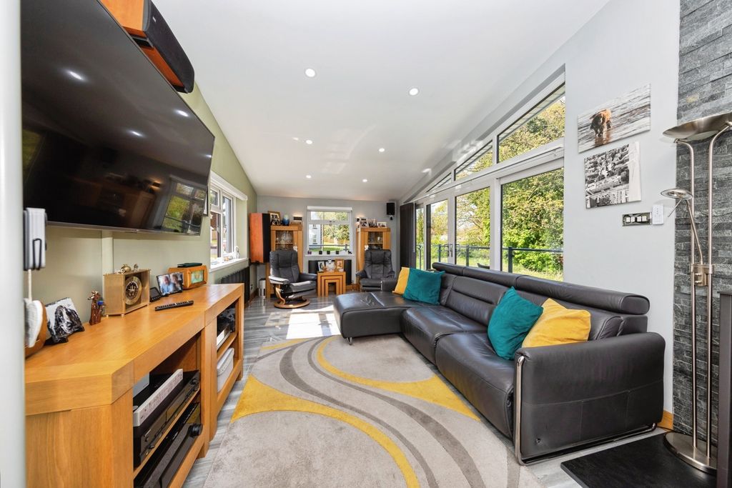 Property photo 3 of 31 Pbox-Img.Jpg