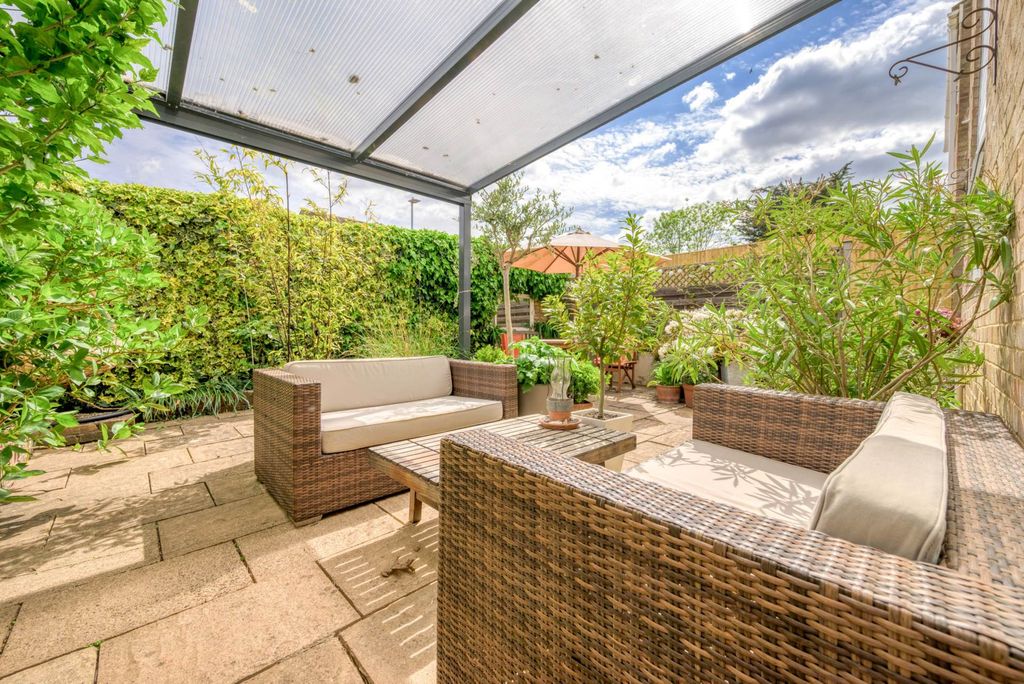 Property photo 1 of 24