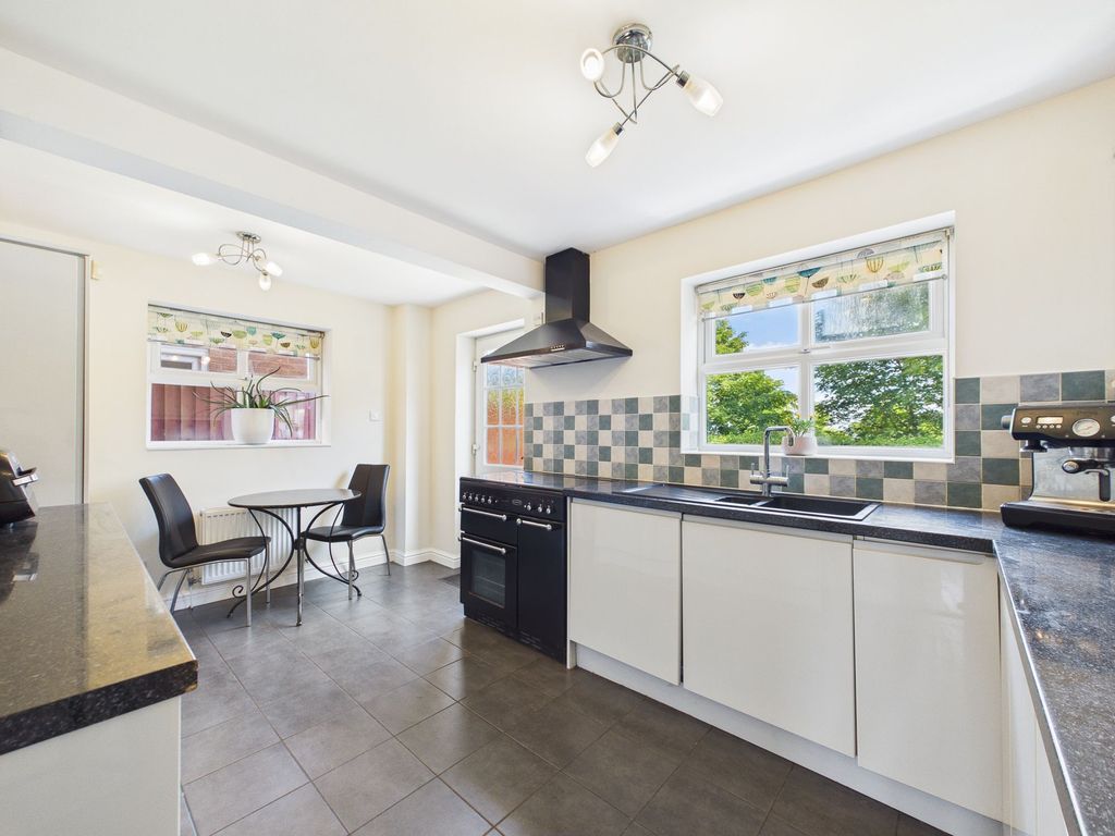 Property photo 2 of 27 Dining Kitchen