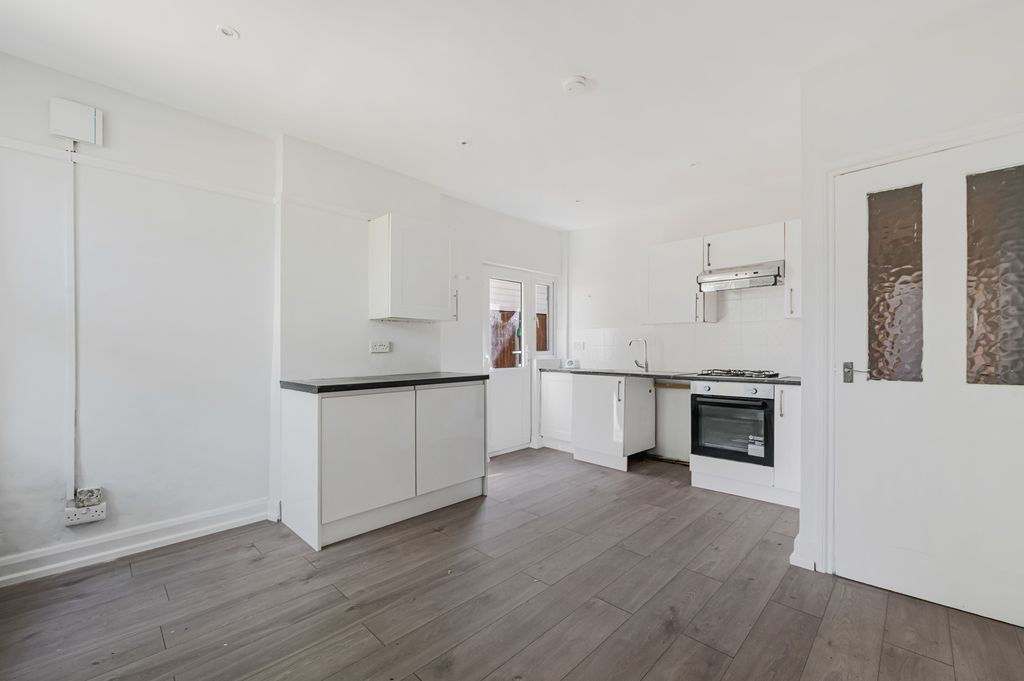 Property photo 3 of 15 Kitchen