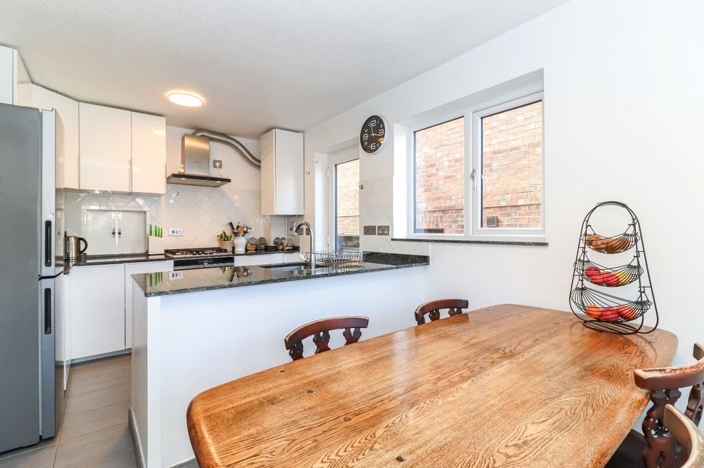 Property photo 3 of 13 Kitchen/Breakfast