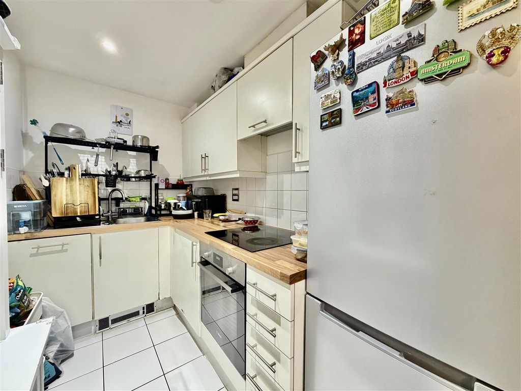 Property photo 2 of 6 Kitchen